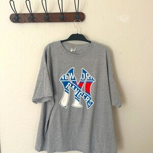 NEW YORK Rangers Men's Tee Gray with NY Rangers emblem on front. Size 3XL